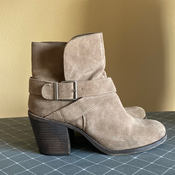 BCBGeneration Shoes - BCBGeneration Ankle Boots in brown Suede size 8M, 3” heels